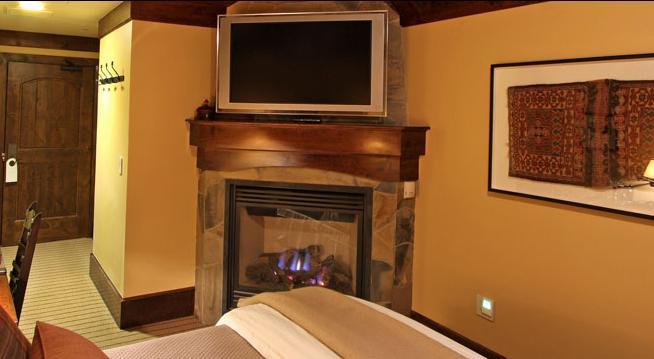 West Shore Cafe And Inn Homewood Room photo